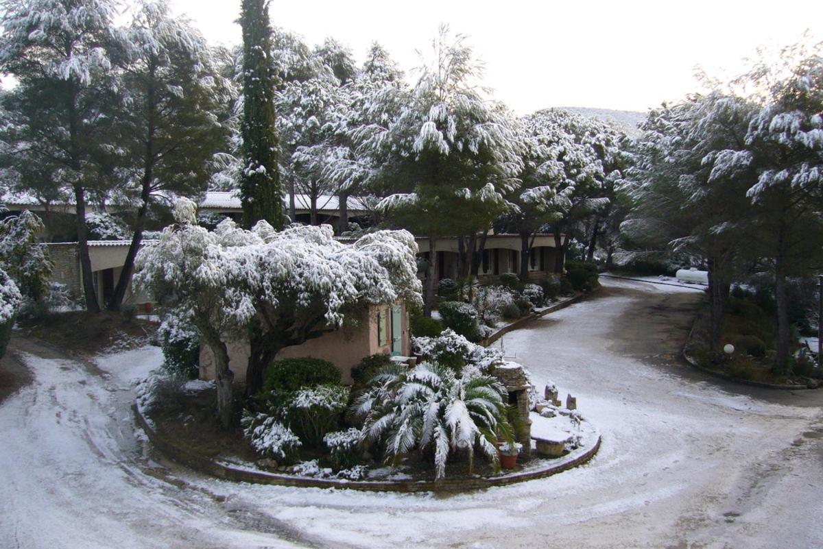 Hotel La Cigalière Le Beausset Esterno foto