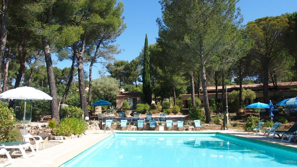 Hotel La Cigalière Le Beausset Esterno foto
